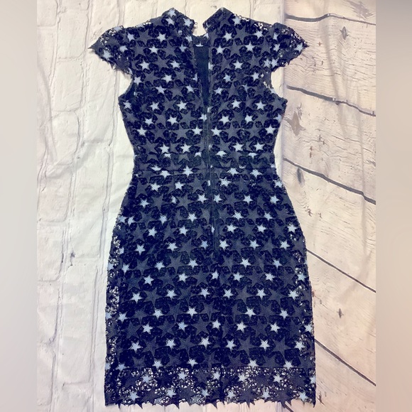 ROMEO AND JULIET COUTURE DRESS. - Picture 2 of 3